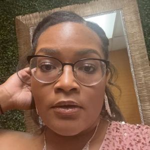 Meet your Posher, Whitney